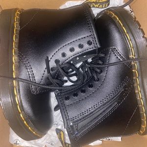 Toddler Girl US(9) Dr. Martens